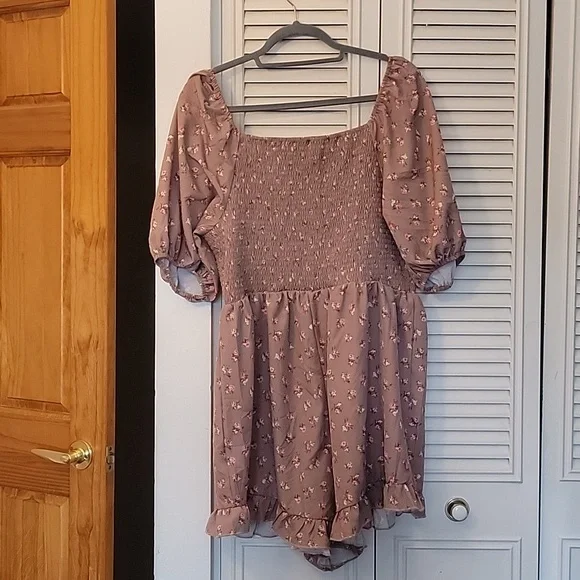 Puff Sleeve Romper - Picture 6 of 13